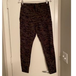 Camo Alphalete joggers - medium - pockets on each side